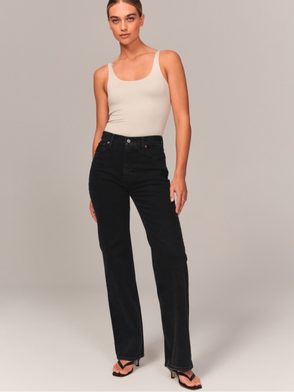 Abercrombie Black High Rise 90s Relaxed Jean Size 28 Short